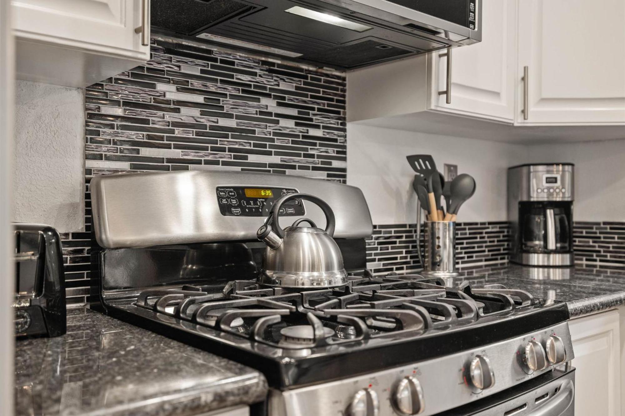 Spacious 4br Oasis With Pool Table And San Diego