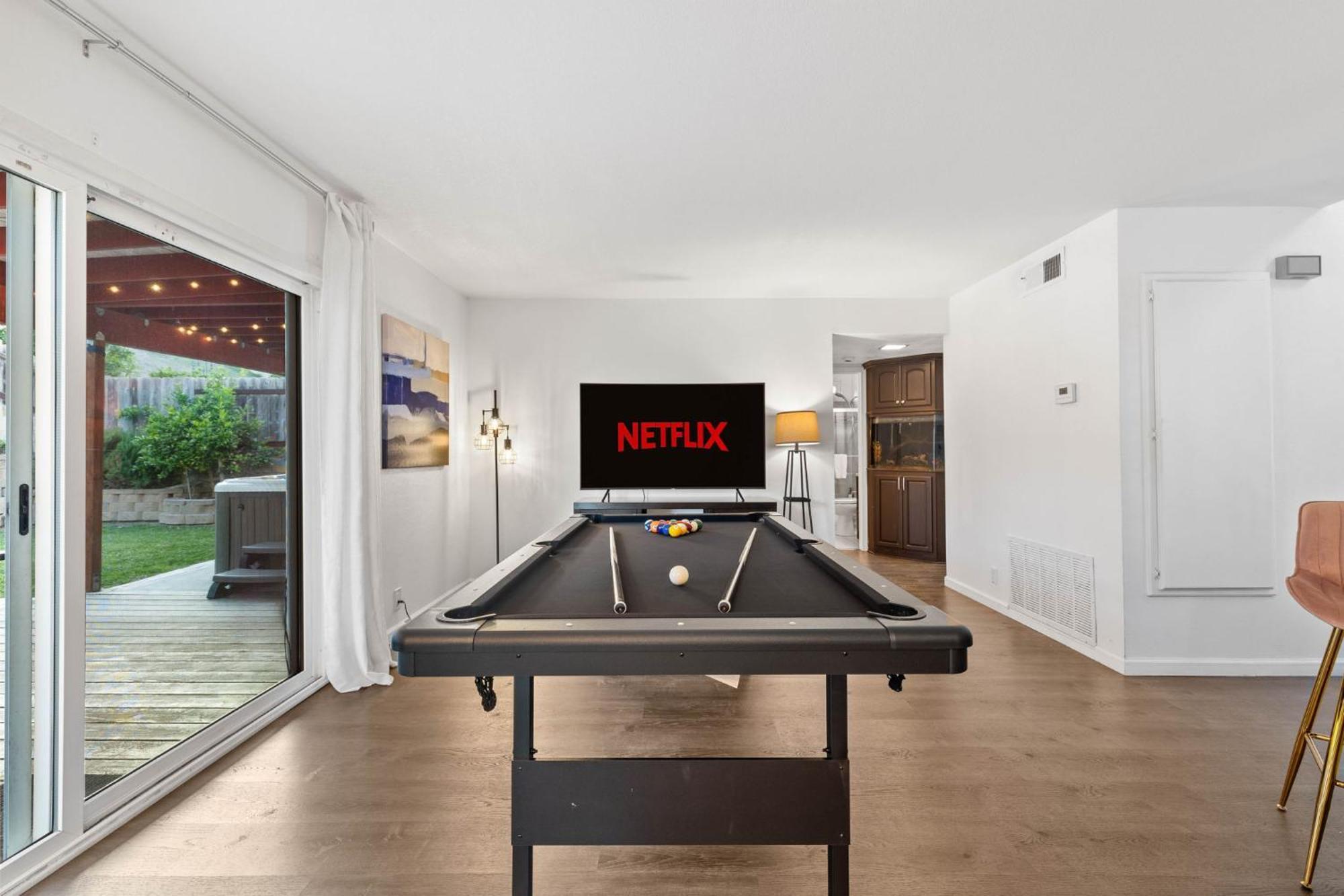 Spacious 4br Oasis With Pool Table And Villa