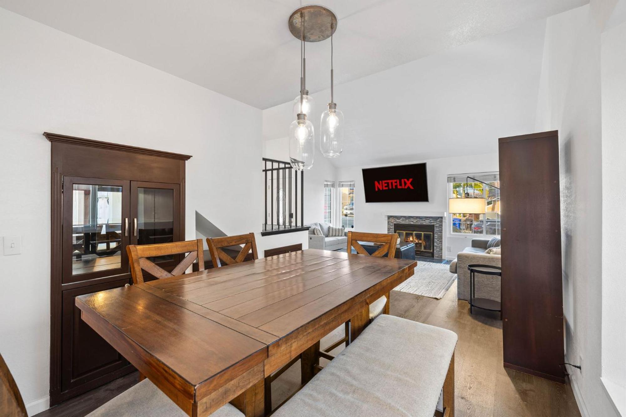 Spacious 4br Oasis With Pool Table And San Diego