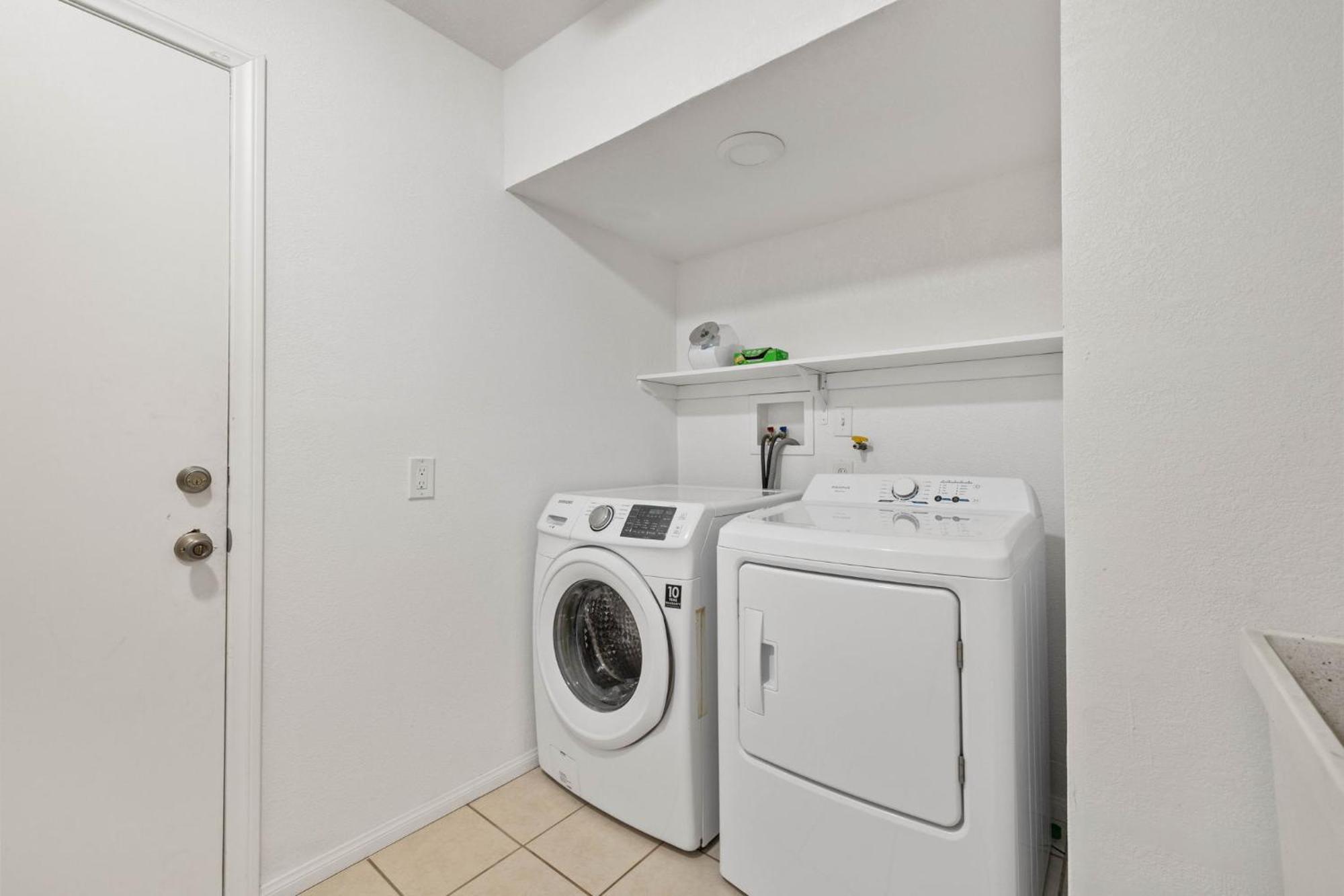 Spacious 4br Oasis With Pool Table And *