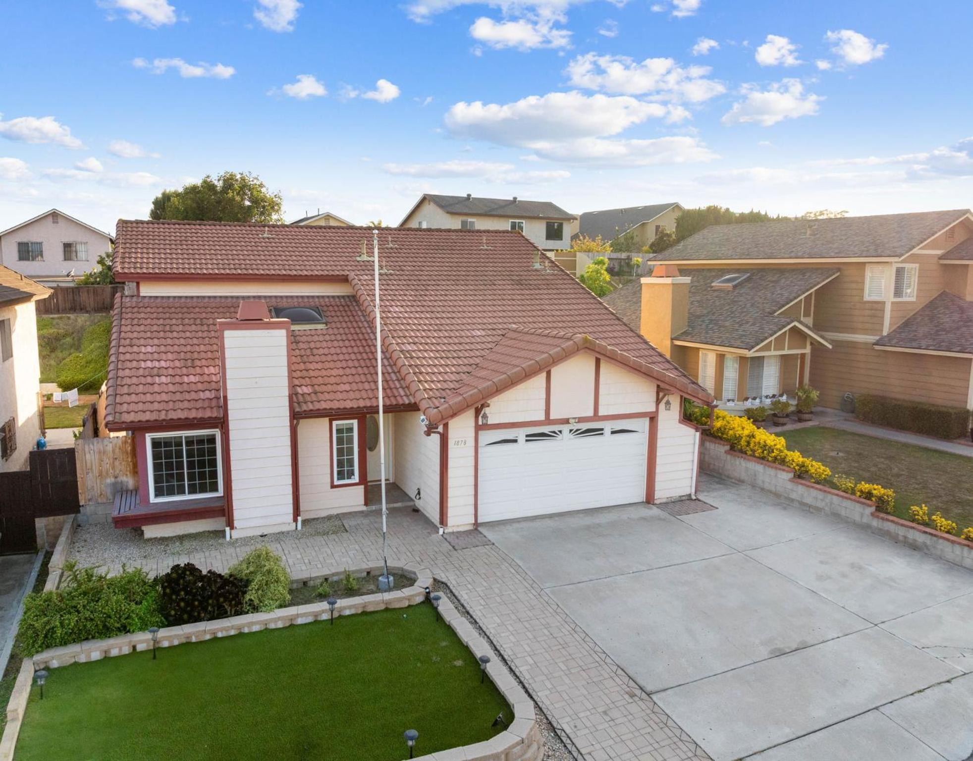 Spacious 4br Oasis With Pool Table And Villa
